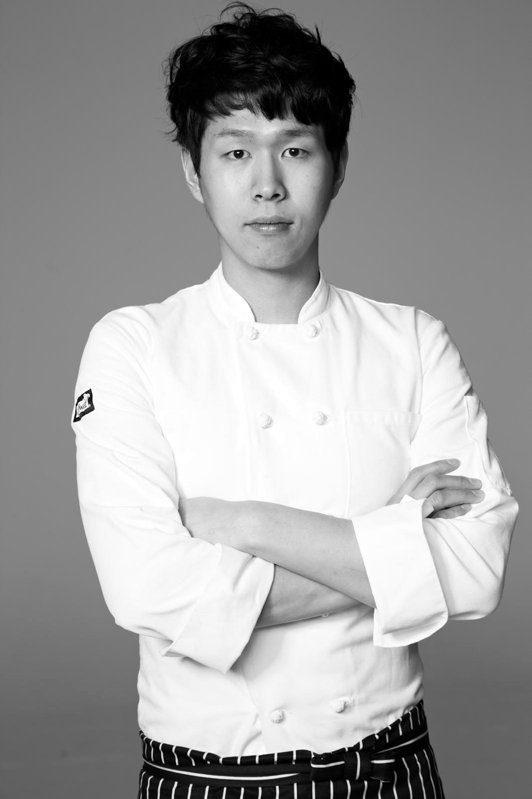 김봉수 셰프 — 조리복을 입은 초상