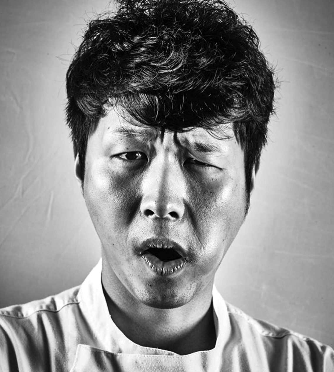김봉수 셰프 — 찡그린 얼굴, 장난스러운 초상